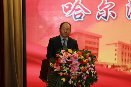 公司党委书记施喜军宣读了《U8国际官网哈尔滨员工会章程》(草案)